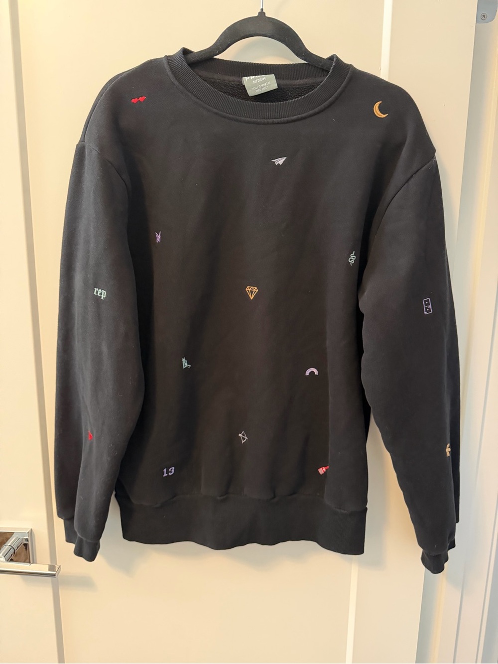 Mojo Provo Black Taylor Swift Charm Embroidered Crewneck Sweater- medium